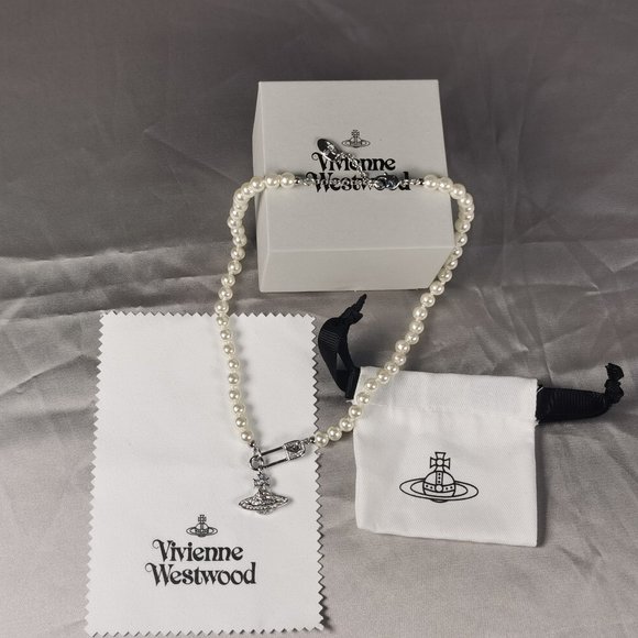 Vivienne Westwood Sliver Safety Pin Pearl Necklace - Picture 1 of 5